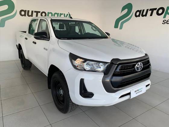 TOYOTA HILUX 2.8 D-4D TURBO DIESEL CD POWER PACK 4X4 MANUAL TOYOTA HILUX 2.8 D-4D TURBO DIESEL CD POWER PACK 4X4 MANUAL